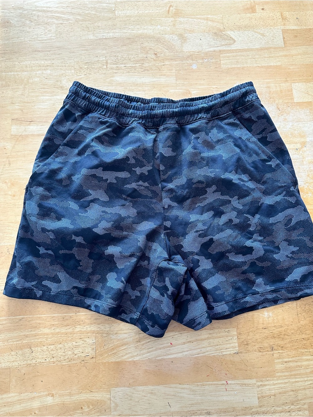 Lululemon men’s shorts medium